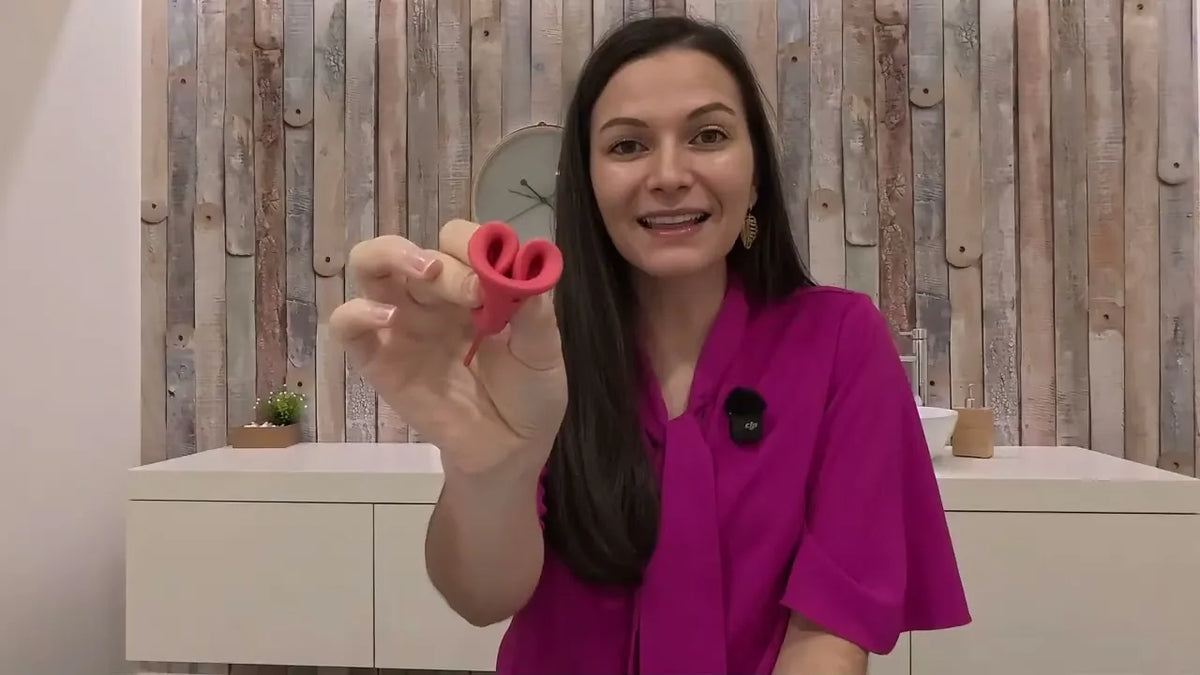 Vídeo a mostrar como dobrar, colocar, retirar e lavar o copo menstrual GIOCUP®.