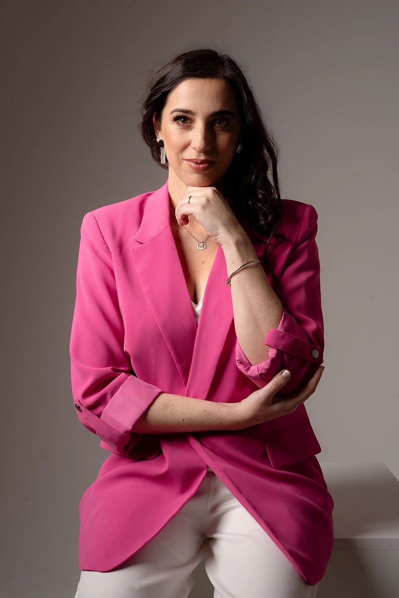 Marta Sardinha, fisioterapeuta pélvica, de blazer rosa