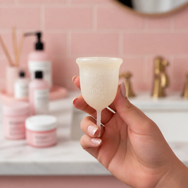 Passo 1: o copo menstrual GIOCUP® limpo, pronto a usar