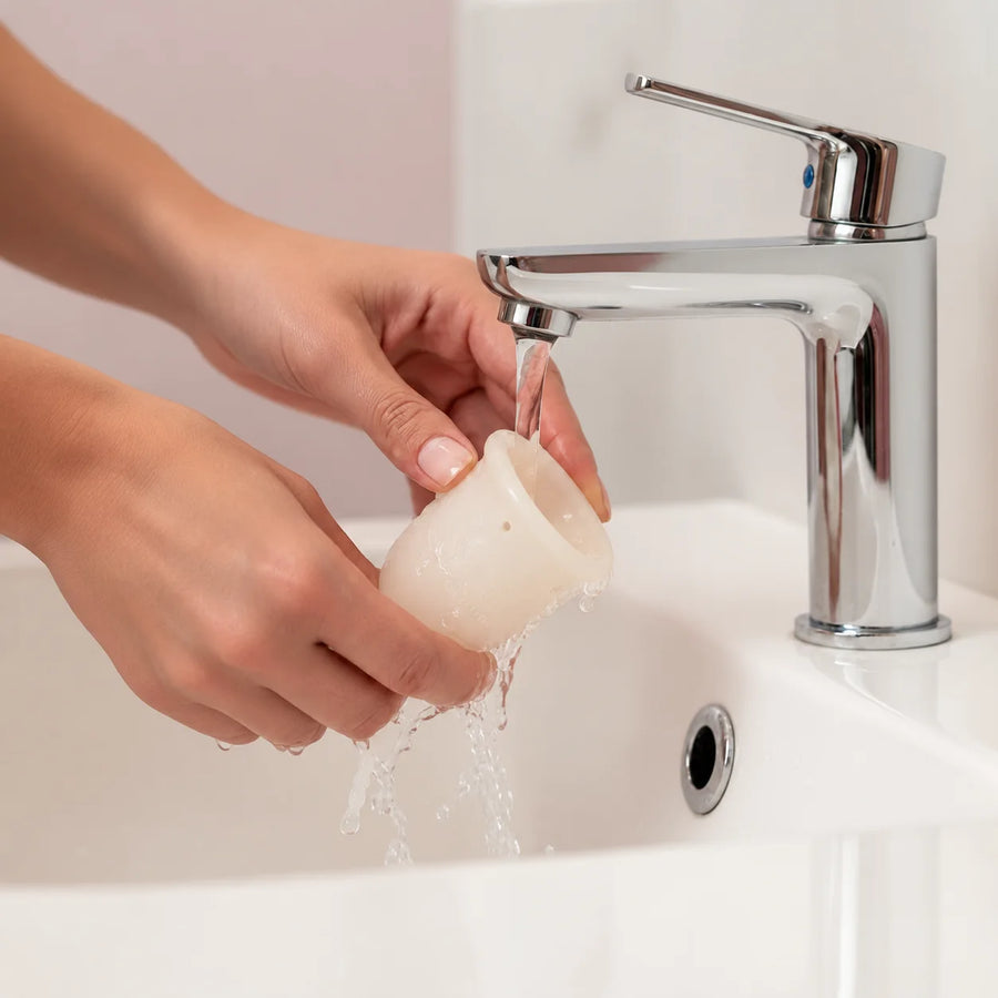 Step 4: washing the GIOCUP® menstrual cup with water