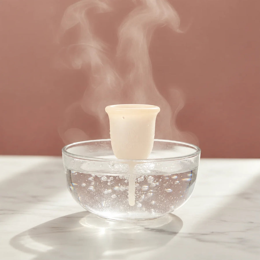 Step 5: boiling the GIOCUP® menstrual cup for 4 to 5 minutes